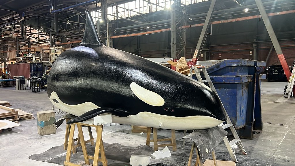 Orca Stand-in prothetics floats on water